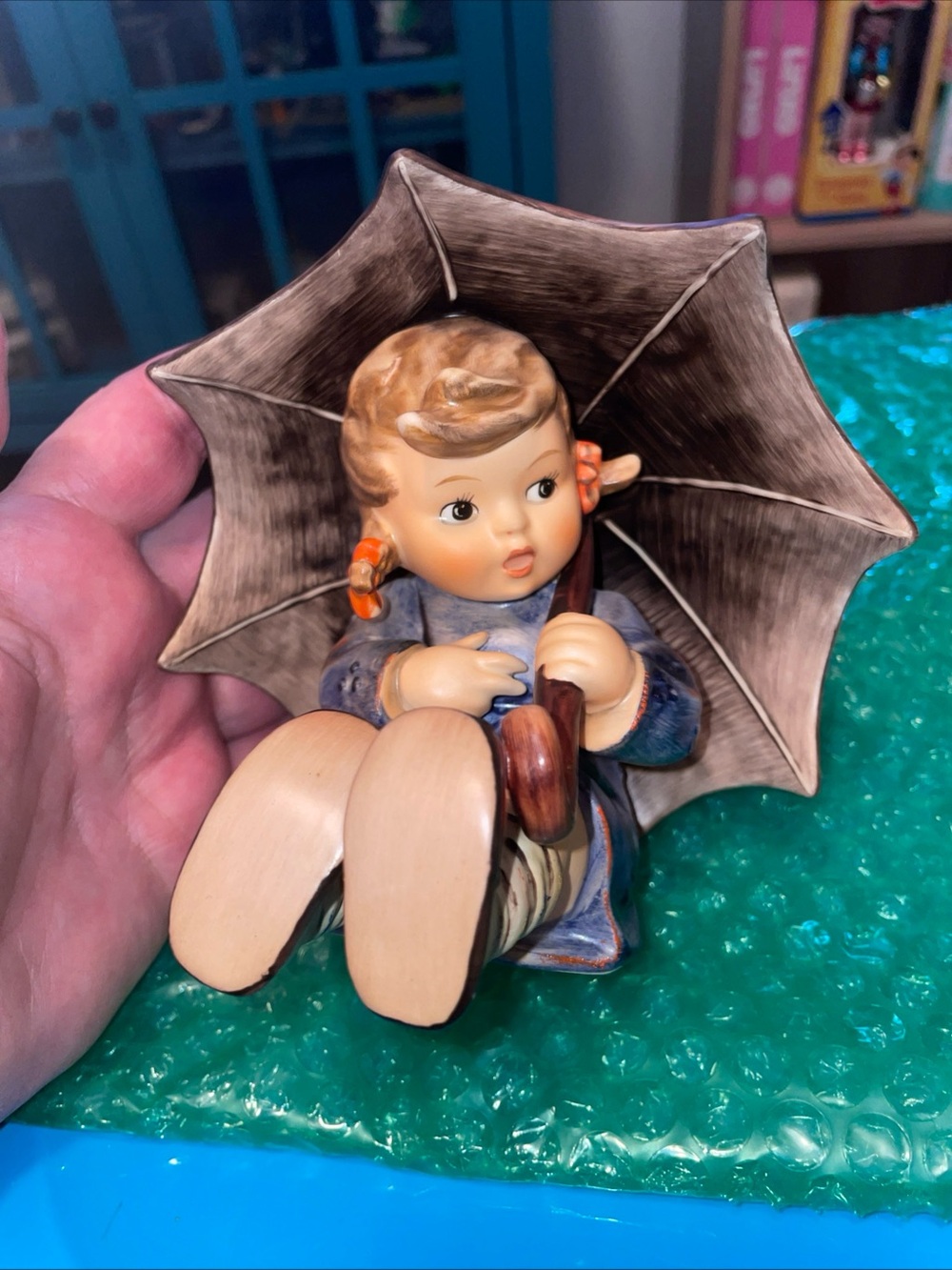Hummel Umbrella Girl 152/0 B Goebel Germany 5 Inch